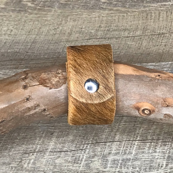 HANDMADE LEATHER AND TURQUOISE FUR COWHIDE FUR CUFF - Picture 3 of 8